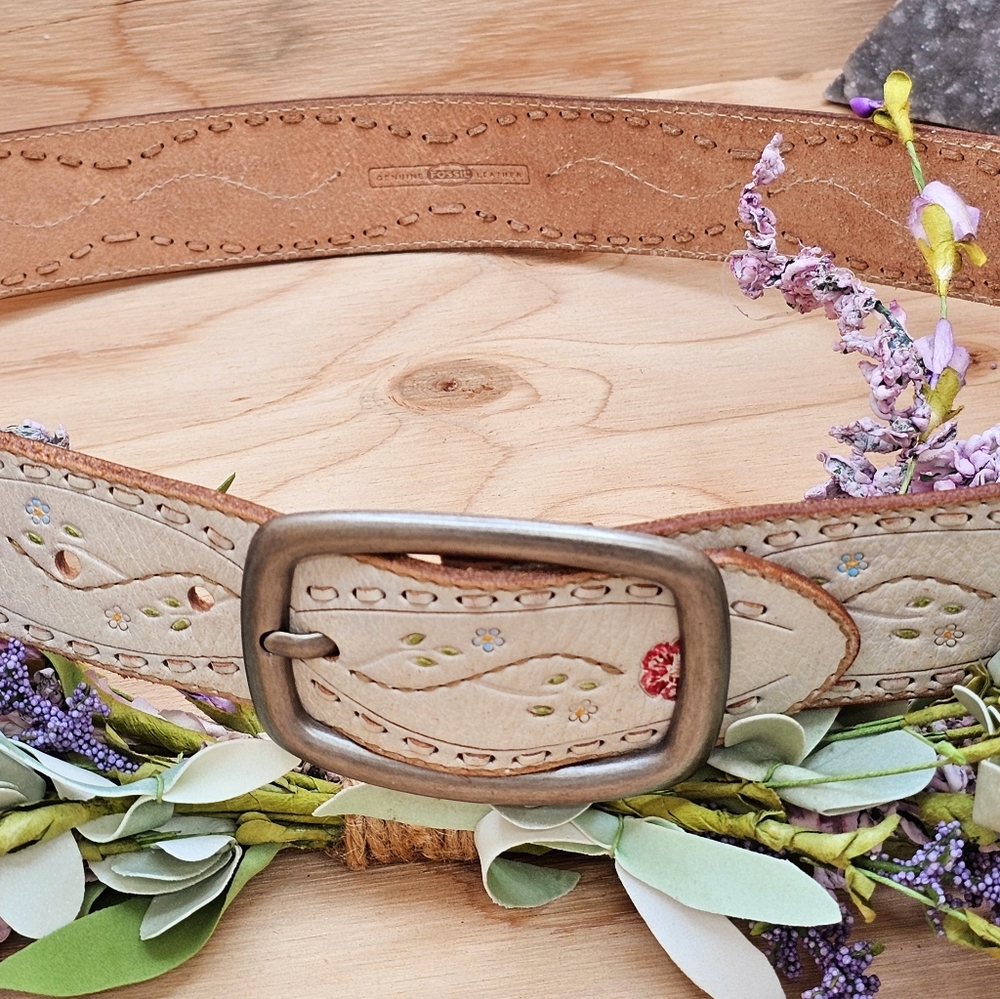 Genuine Leather Fossil Belt Size Medium - image 4